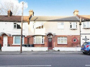 6 Bedroom Semi-detached House For Rent In London