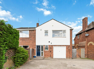Riverside Close, (Private Road) Staines-upon-Thames, Surrey