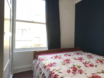 Charming room in 6-bedroom apartment, Tower Hamlets, London