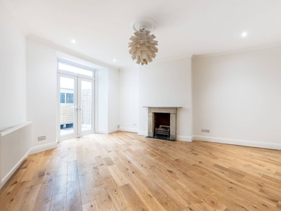 Flat in Cleveland Square, Notting Hill, W2