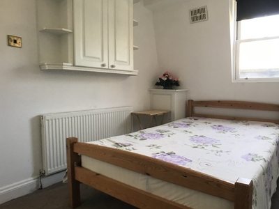 Furnished room in 6-bedroom apartment, Tower Hamlets, London