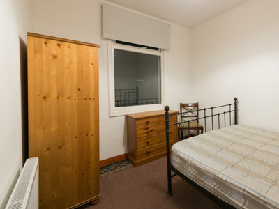 Rooms to rent in a large 5-bedroom house in Brixton, London