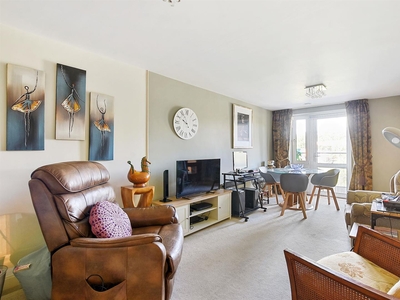 1 Bedroom Retirement Apartment For Sale in Uxbridge, Buckinghamshire