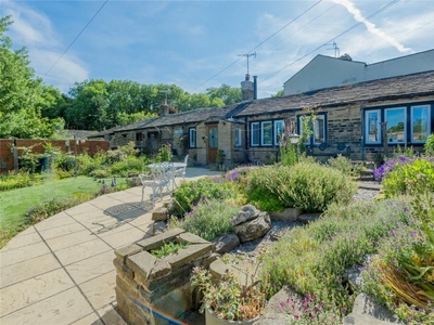 2 bedroom bungalow for sale in The Croft, Oakenshaw, Bradford, West Yorkshire, BD12