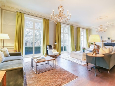 3 bedroom apartment for sale in Buckingham Gate, St James's, SW1E
