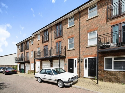 3 bedroom mews property for sale in Southdown Mews, Brighton, BN2