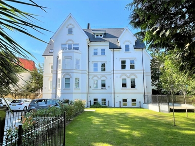 3 bedroom penthouse for sale in Durley Road South, Bournemouth, BH2