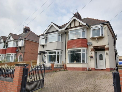 3 bedroom semi-detached house for sale in Boothferry Road, Hessle, HU13