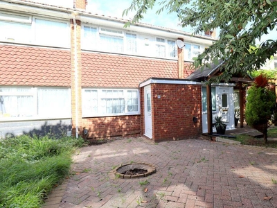 3 bedroom terraced house for sale in Brickly Road, Tophill, Luton, Bedfordshire, LU4 9EF, LU4