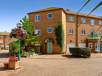 4 bedroom property for sale in Trafalgar Gate, The Strand, Brighton Marina Village, Brighton, BN2