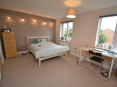 4 bedroom semi-detached house for rent in St. Nicholas Place, Derby, DE1