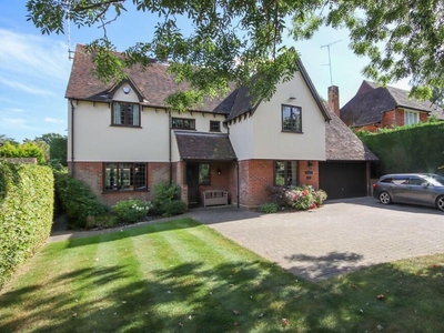 5 bedroom detached house for sale in Longaford Way, Hutton Mount, Brentwood, Essex, CM13