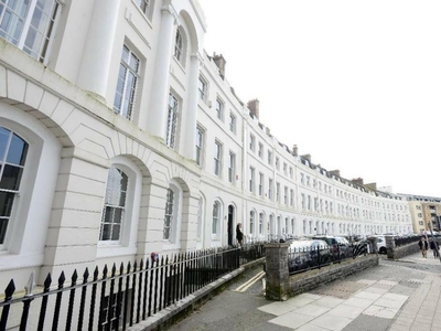 2 bedroom flat for rent in The Crescent, Plymouth, Devon, PL1
