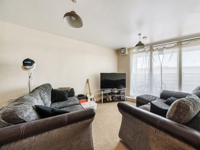 1 bedroom apartment for sale in Kingfisher Meadow, Maidstone, ME16