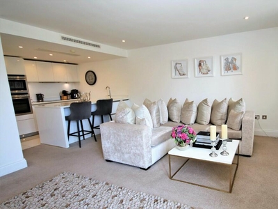 2 bedroom apartment for sale in Coptfold House, New Road, Brentwood, Essex, CM14