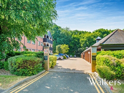 2 bedroom apartment for sale in Poplar Drive, Shenfield, CM13