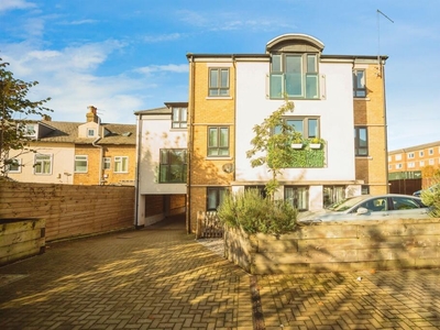 2 bedroom apartment for sale in Queen Anne Road, Maidstone, ME14