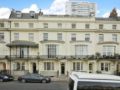 2 bedroom apartment for sale in Regency Square, Brighton, BN1