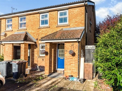 2 bedroom end of terrace house for sale in Villiers Close, Luton, Bedfordshire, LU4