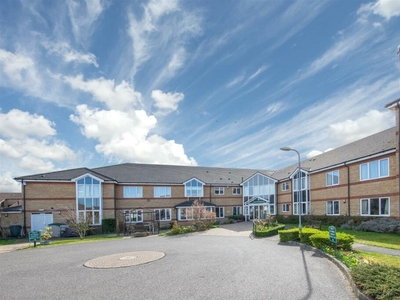 2 bedroom retirement property for sale in Bushmead Court, Luton, Bedfordshire, LU2