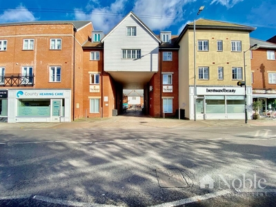 2 bedroom flat for sale in Ongar Road, Brentwood, CM15