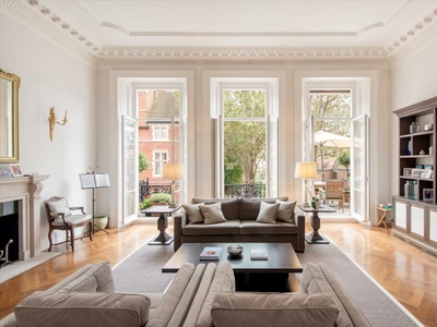 3 bedroom apartment for sale in Cadogan Square, Knightsbridge, London, SW1X
