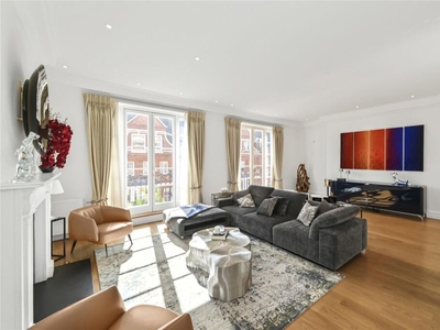 3 bedroom apartment for sale in Green Street, Mayfair, London, W1K