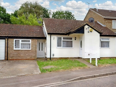 3 bedroom bungalow for sale in Repton Close, Luton, LU3