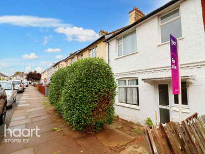 3 bedroom terraced house for sale in Whitecroft Road, St Annes, LU2