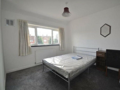 6 bedroom terraced house for rent in Six Bedroom Student House, Guildford, GU1