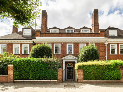6 bedroom terraced house for sale in Hamilton Terrace, London, NW8