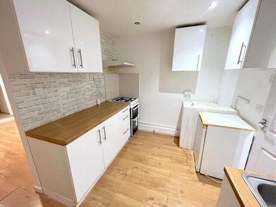 1 Bedroom Ground Floor Flat For Rent In Colliers Wood, Merton