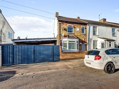 3 Bedroom End Of Terrace House For Sale In Bedford