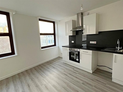3 bedroom flat for rent in Bournemouth, BH1