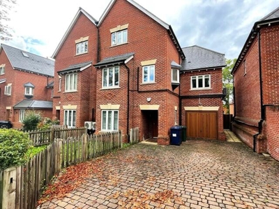5 Bedroom Semi-detached House For Rent In Mill Hill