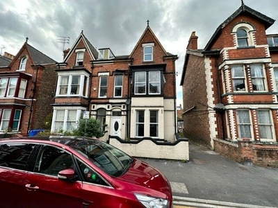 6 Bedroom Semi-detached House For Sale In Bridlington, East Riding Of Yorkshi