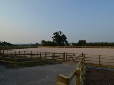 Equestrian Facility For Rent In Whitchurch, Cheshire