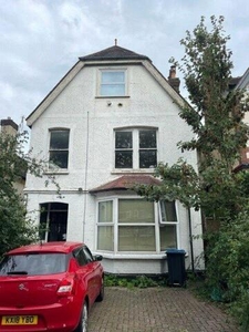 2 Bedroom Flat For Sale In South Croydon