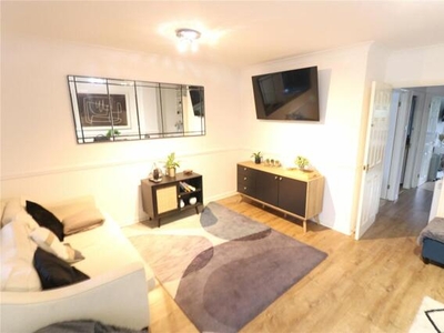 2 Bedroom Maisonette For Rent In 138 Booth Road, London