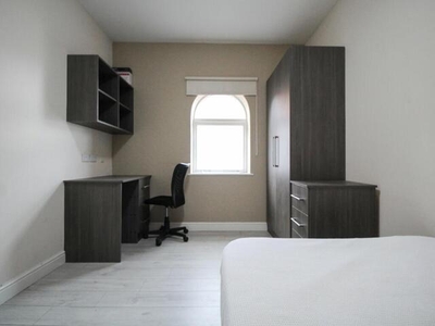 3 Bedroom Apartment For Rent In Leeds