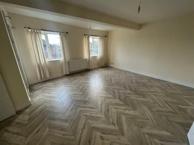 3 Bedroom Apartment For Rent In Shirley