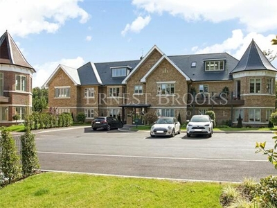 3 Bedroom Apartment For Sale In Elizabeth Grove, Bushey Heath