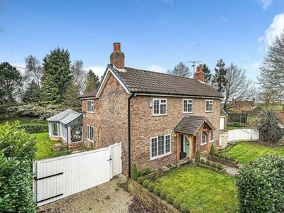 3 Bedroom Detached House For Sale In York Road, Wilberfoss