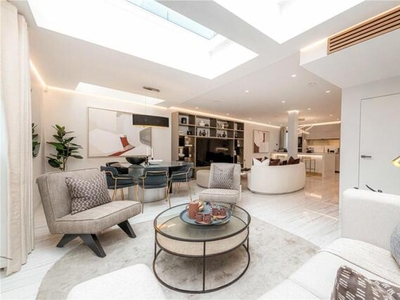 3 Bedroom Penthouse For Rent In Mayfair, London