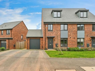 3 Bedroom Semi-detached House For Sale In Castlefield, Stafford