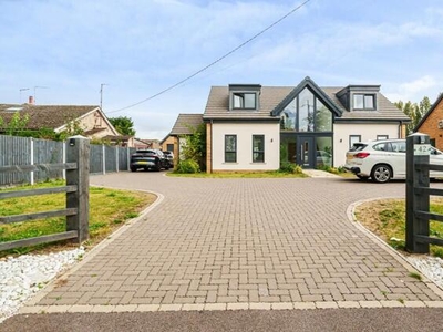 4 Bedroom Detached House For Sale In High Specification Finish** 42 Top End