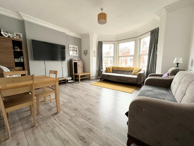 4 Bedroom Flat For Rent In Palmers Green