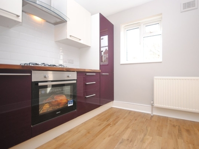 Flat to rent - Pennethorne Road, London, SE15