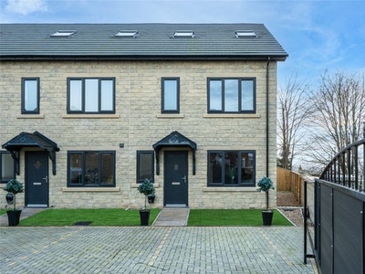 Town house for sale in 3 Ash View, Ash Court, Kippax, Leeds, West Yorkshire LS25