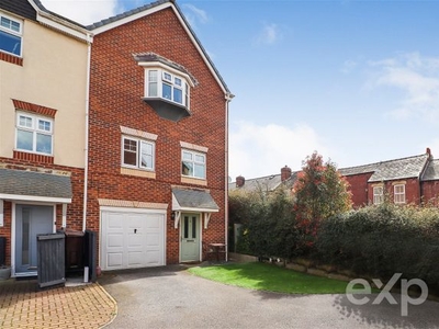 Town house for sale in Hawthorne Rise, Ackworth WF7